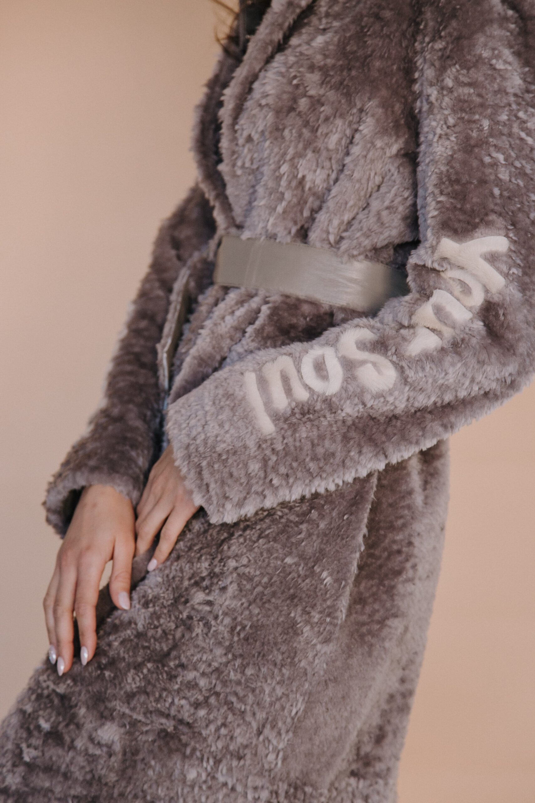 Цветная революция в меховой моде - сочетание цветов в одежде 2019 56