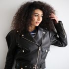 Куртка – косуха из натуральной кожи классического черного цвета 2