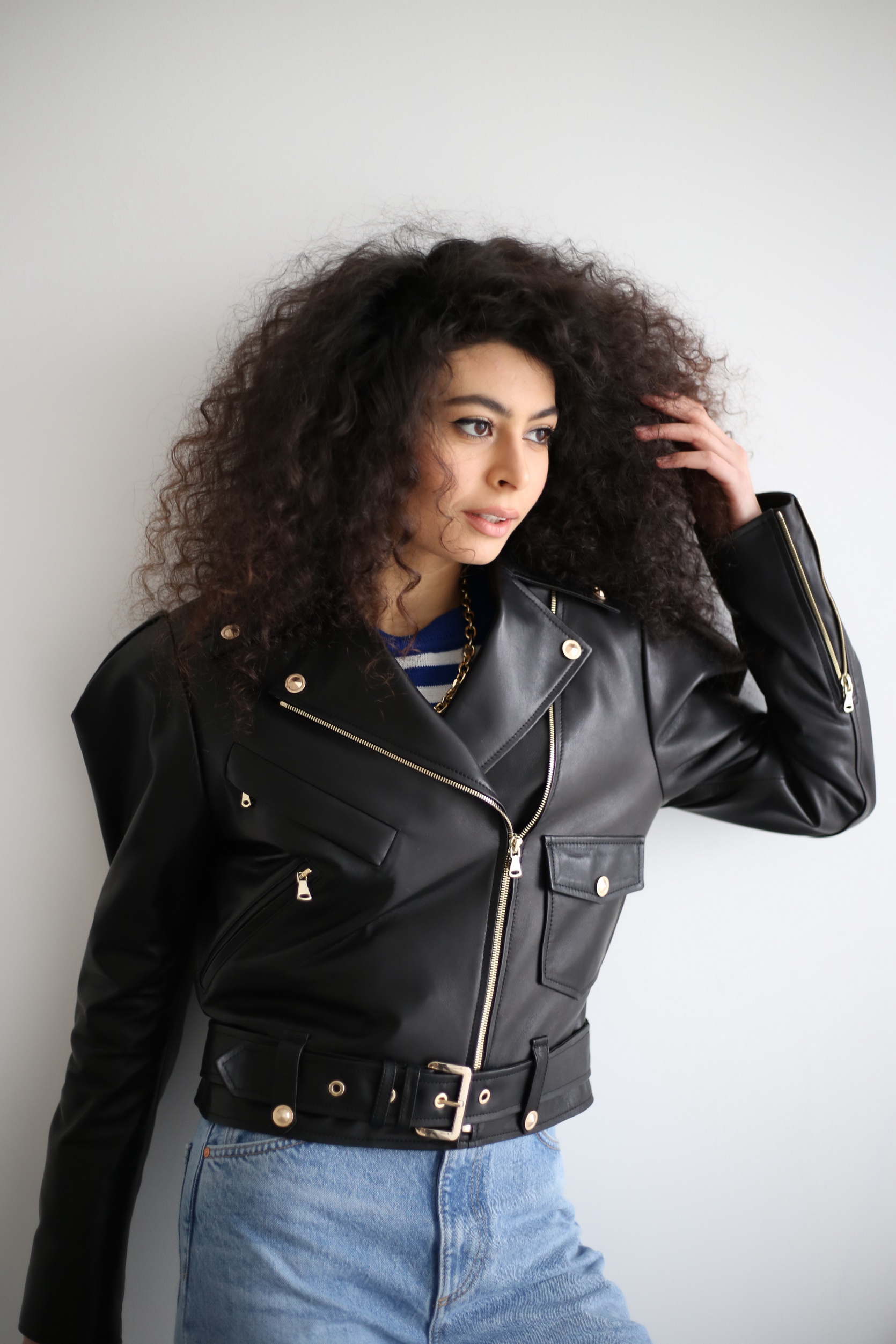 Куртка – косуха из натуральной кожи классического черного цвета 1