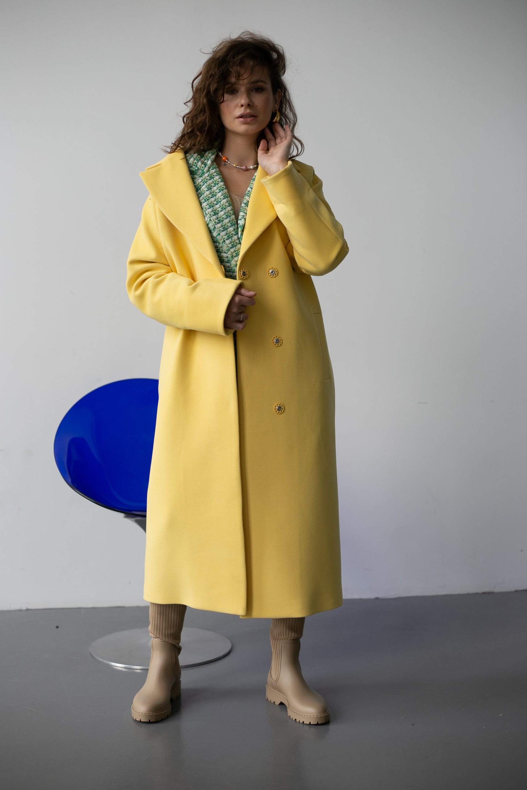Пальто из шерсти и кашемира в желтом цвете 1