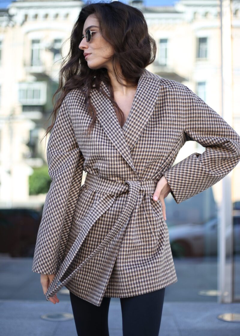 Пальто з вовни в клітинку бежевого кольору