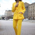 Стильный желтый жакет из костюмной ткани 4