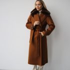 Пальто із вовни кашеміра в коричневому кольорі з воротом хутра шиншили 3