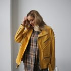 Куртка — косуха из натуральной кожи желтого цвета 4