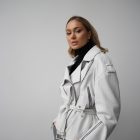 Куртка — косуха из натуральной кожи белого цвета 5