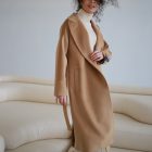 Пальто из натуральной шерсти альпаки и мериноса темно-бежевого цвета 6