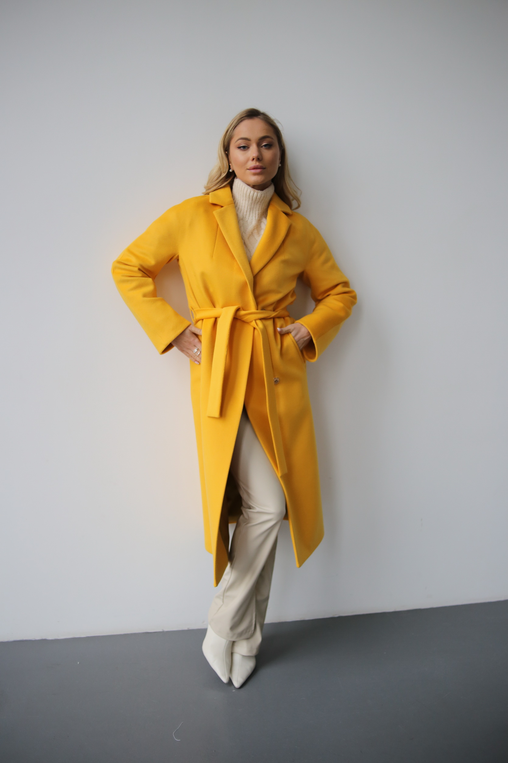Пальто з вовни в жовтому кольорі 1