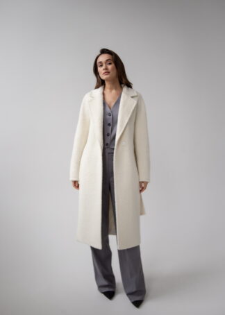 Пальто з вовни в молочному кольорі