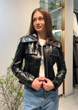 Куртка з натуральної лакової шкіри в чорному кольорі