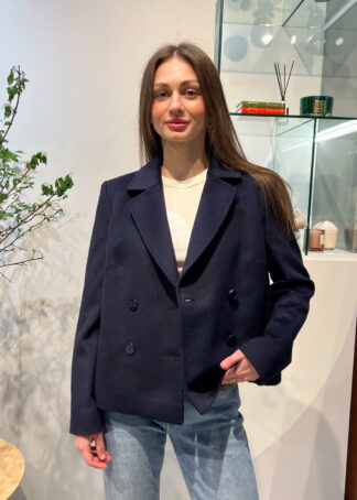 Укорочене пальто з вовни в синьому кольорі