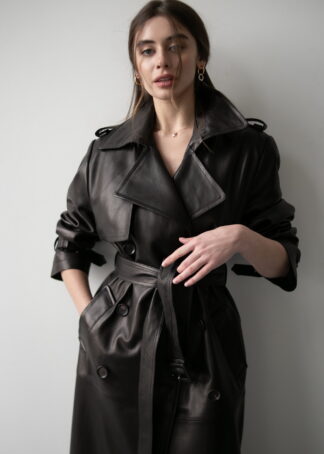 Плащ з натуральної шкіри в чорному кольорі