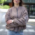 Куртка-бомбер в світло-сірому кольорі 3