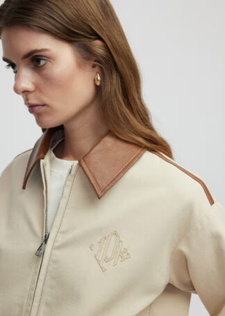 Костюм в бежевому кольорі