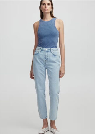 Джинси в голубому кольорі