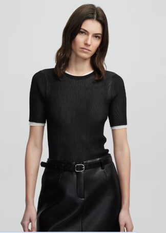 Кофта в чорному кольорі