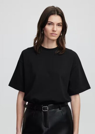 Футболка в чорному кольорі