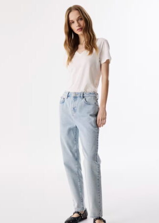 Джинси в голубому кольорі