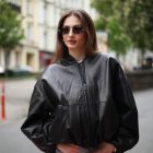 Куртка-бомбер в чорному кольорі 2