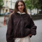 Куртка-бомбер в коричневому кольорі 6