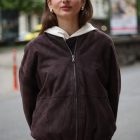 Куртка-бомбер в коричневому кольорі 9