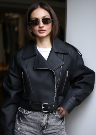 Куртка в чорному кольорі