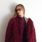 Шуба з натурального хутра лами в бордовому кольорі 3