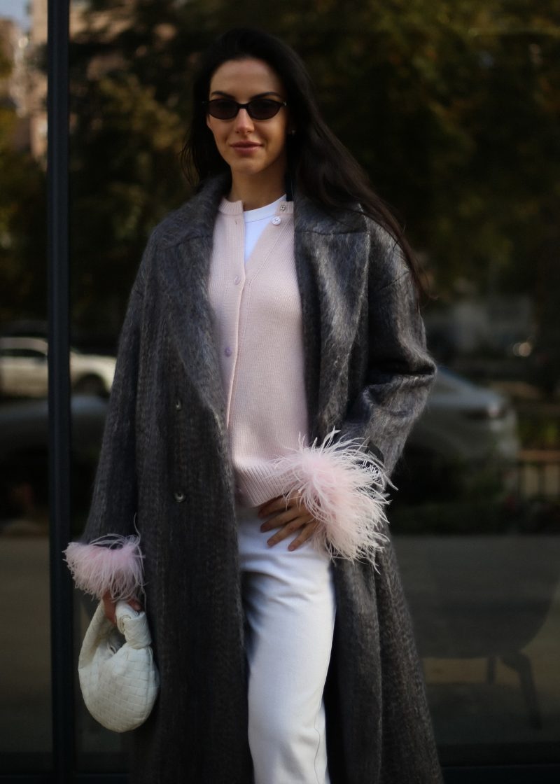 Пальто в світло-сірому кольорі