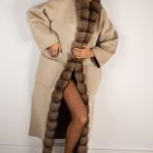 Темно-бежеве пальто на запах з кашеміру з оздобленням хутра соболя 2