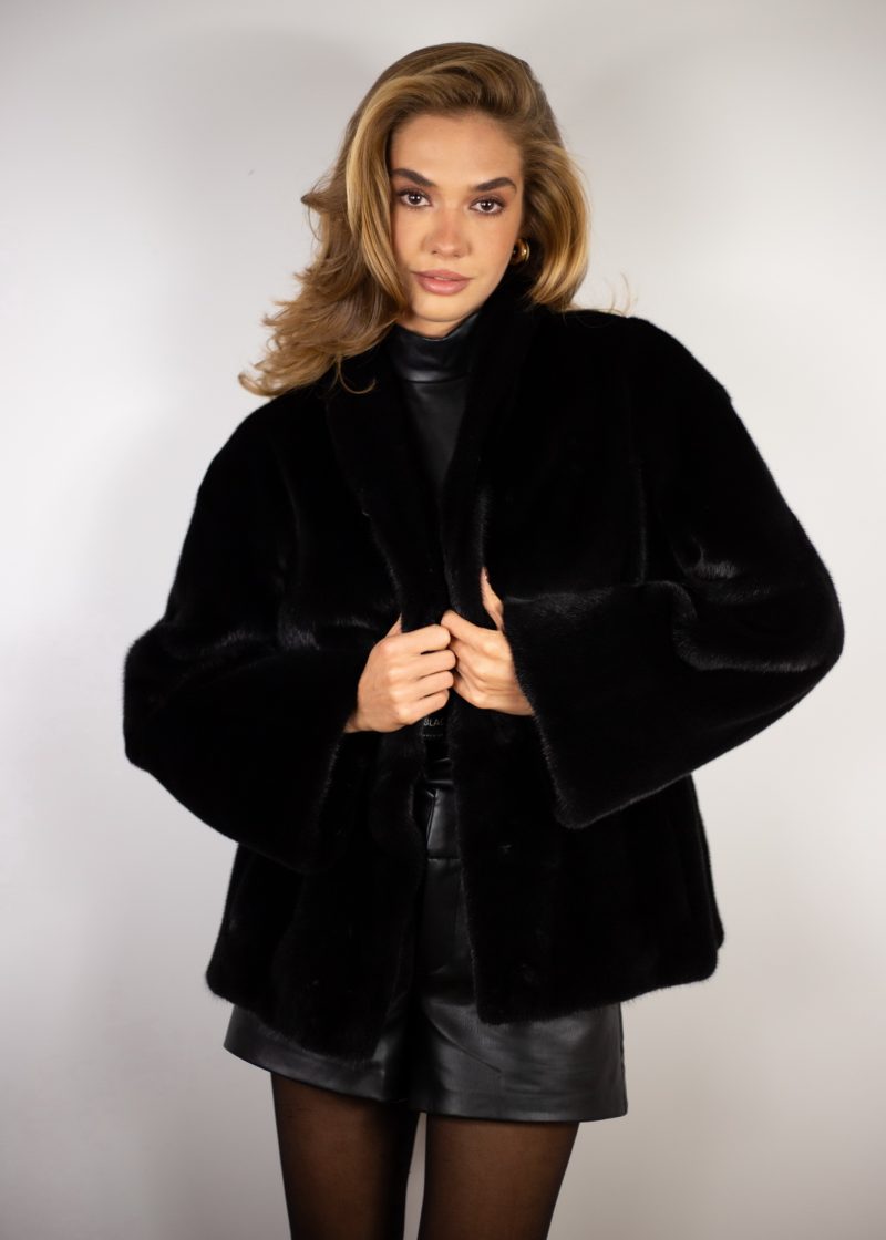 Шуба з хутра норки в чорному кольорі