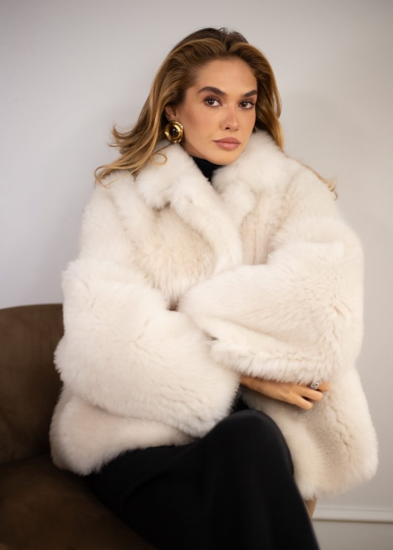 Шуба з натурального хутра овчини Merinillo в бежевому кольорі