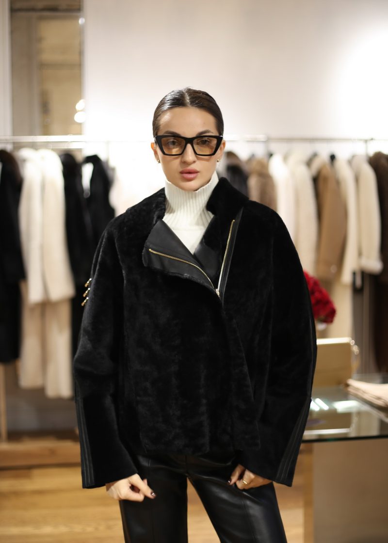 Дублянка з натуральної шкіри в чорному кольорі,двохстороння