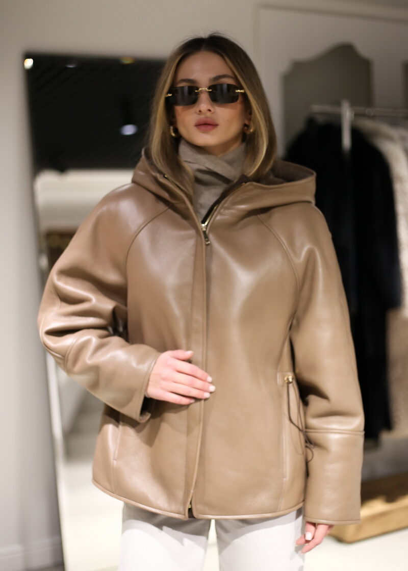 Головна 7 Дублянка з натуральної шкіри в бежевому кольорі