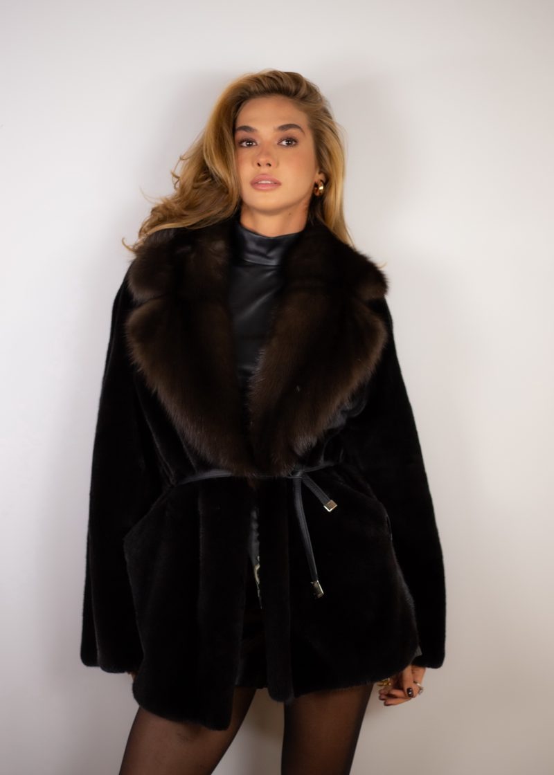 Шуба з хутра норки блекглами в чорному кольорі,комір з хутра соболя