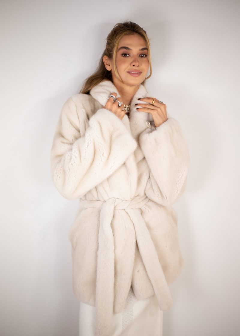 Шуба з хутра норки в перламутровому кольорі