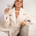 Шуба з хутра норки в перламутровому кольорі 3