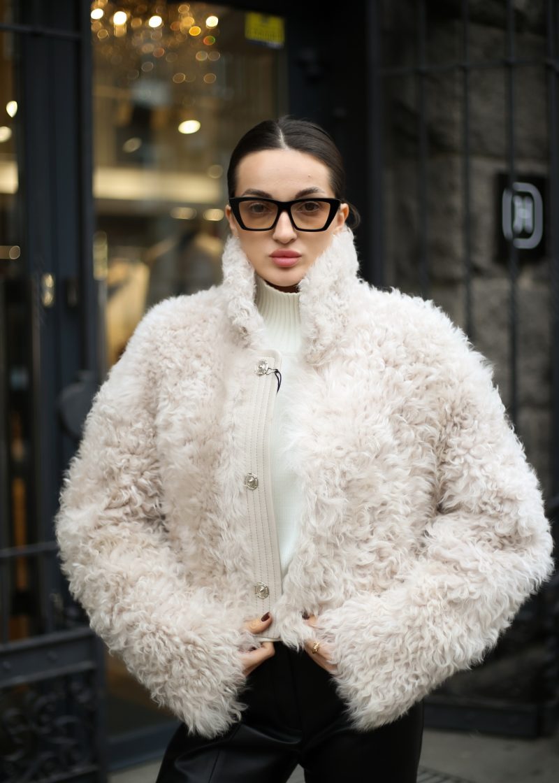 Дублянка з натуральної шкіри в кремовому кольорі,двохстороння