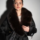 Пальто в чорному кольорі,комір з натурального хутра куниці 5