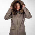Пальто з кашеміру в бежевому кольорі, капюшон оздоблений натуральним хутром із соболя 9