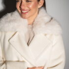 Пальто в білому кольорі,комір з штучного хутра 5