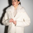 Пальто в білому кольорі,комір з штучного хутра 10