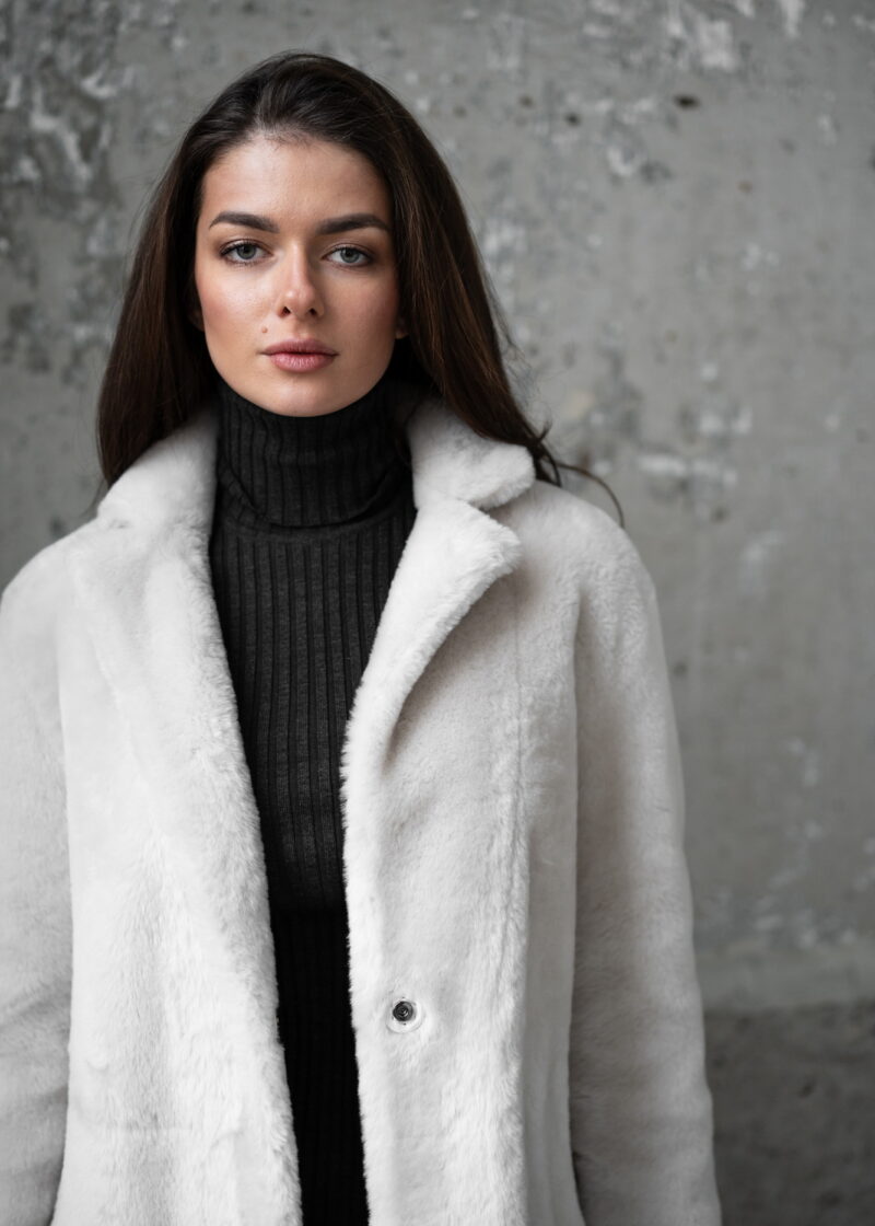 Дублянка з натуральної шкіри в бежевому кольорі,двохстороння