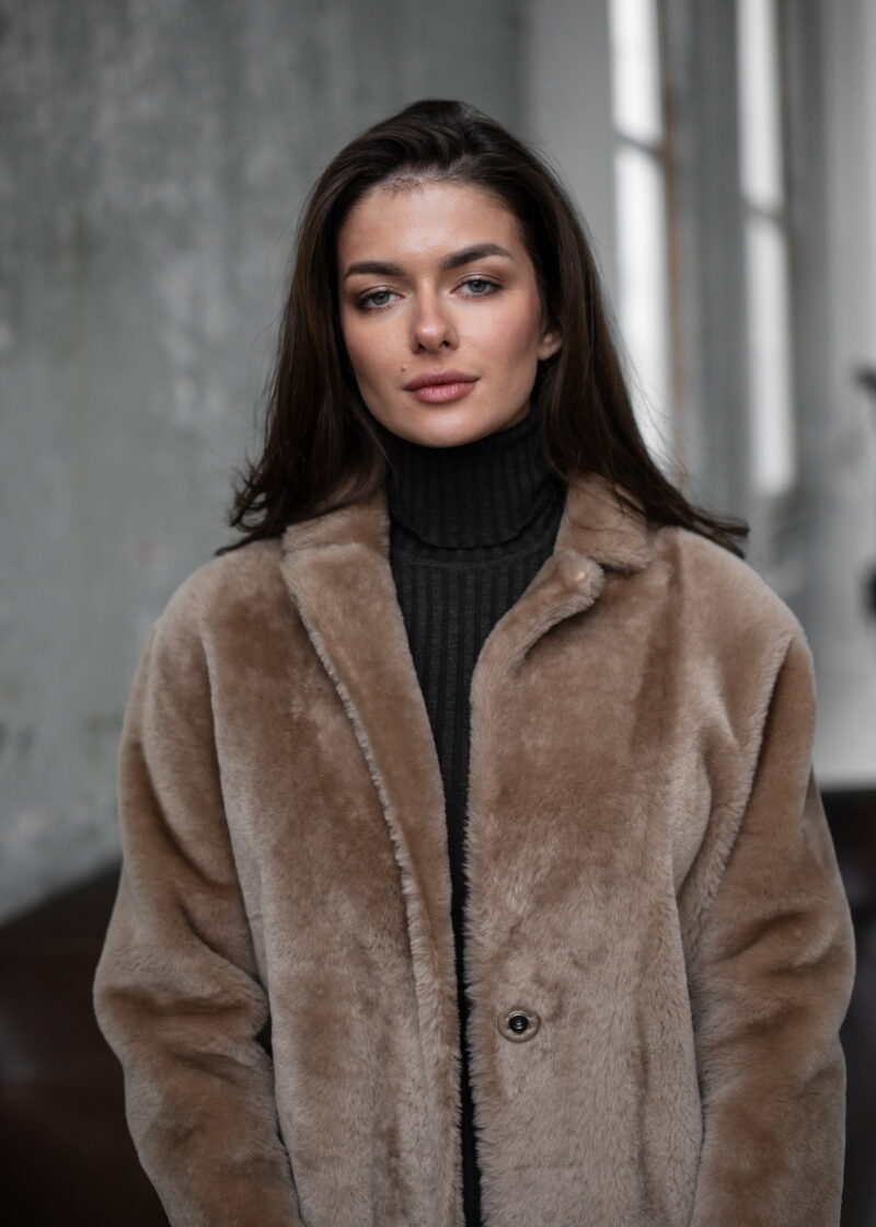 Дублянка з натуральної шкіри в бежевому кольорі,двохстороння