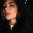 Шуба з хутра лами в чорному кольорі 6