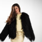 Шуба з хутра лами в чорному кольорі 14