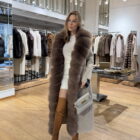 Пальто в бежевому кольорі з натуральним хутром песця 2