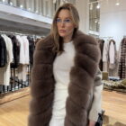 Пальто в бежевому кольорі з натуральним хутром песця 3