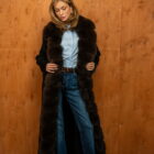 Пальто в чорному кольорі,оздоблення з натурального хутра куниці 5