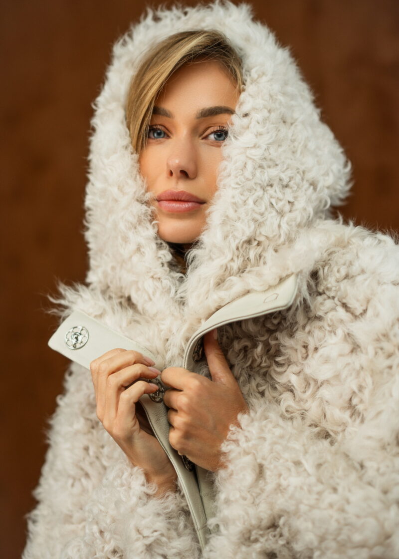 Дублянка з натуральної шкіри в бежевому кольорі,двохстороння