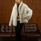 Шуба з натурального хутра овчини Merinillo в бежевому кольорі 2