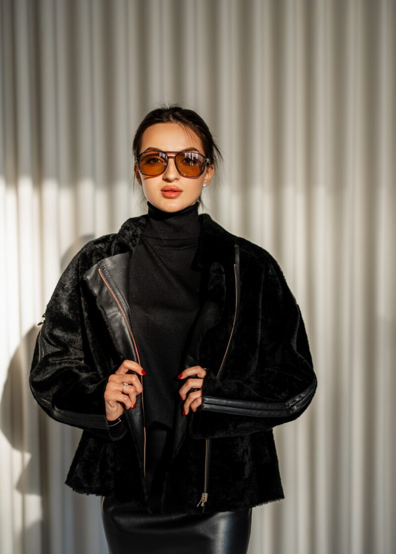 Дублянка з натуральної шкіри в чорному кольорі,двохстороння